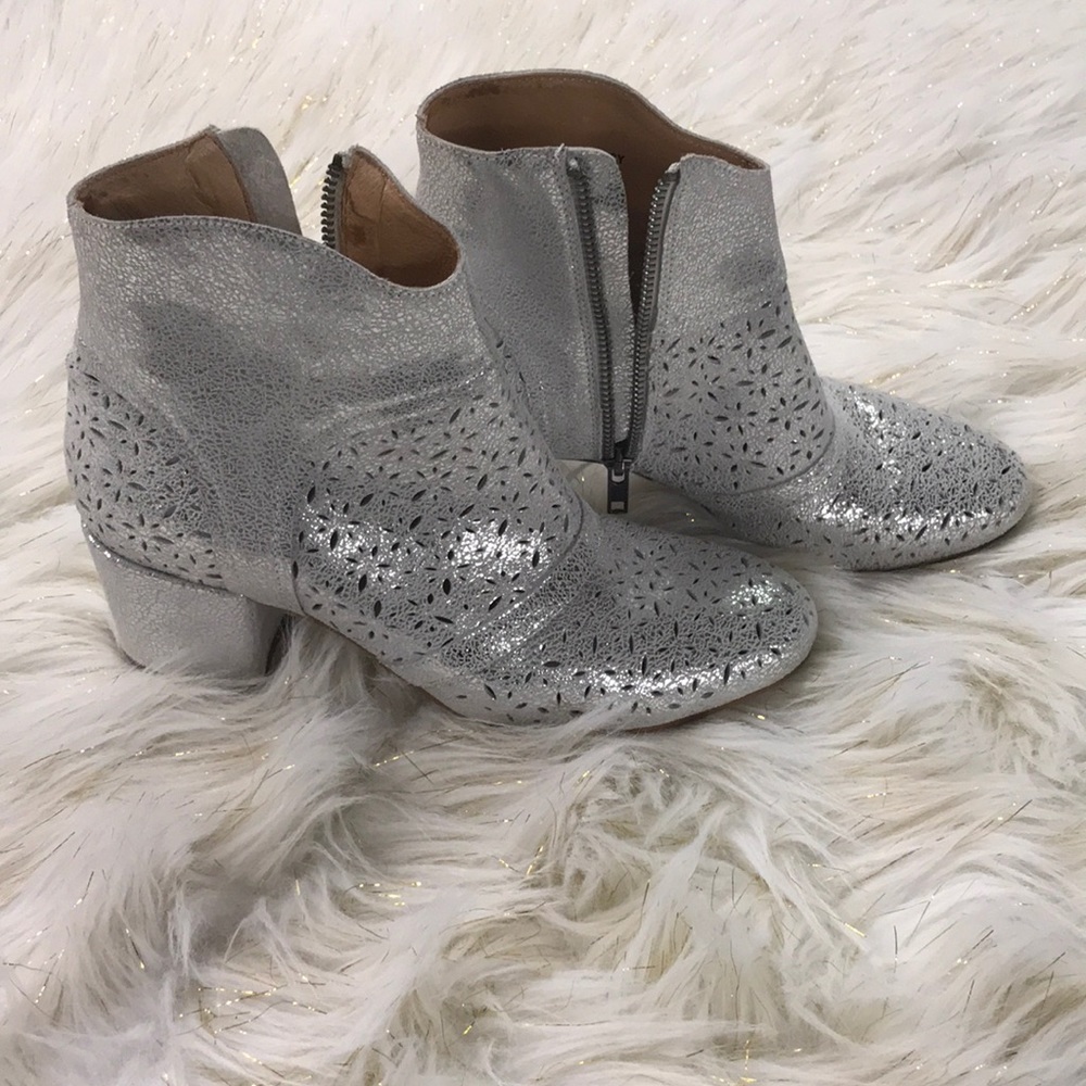 Silent D women's booties size 7.5 (38)